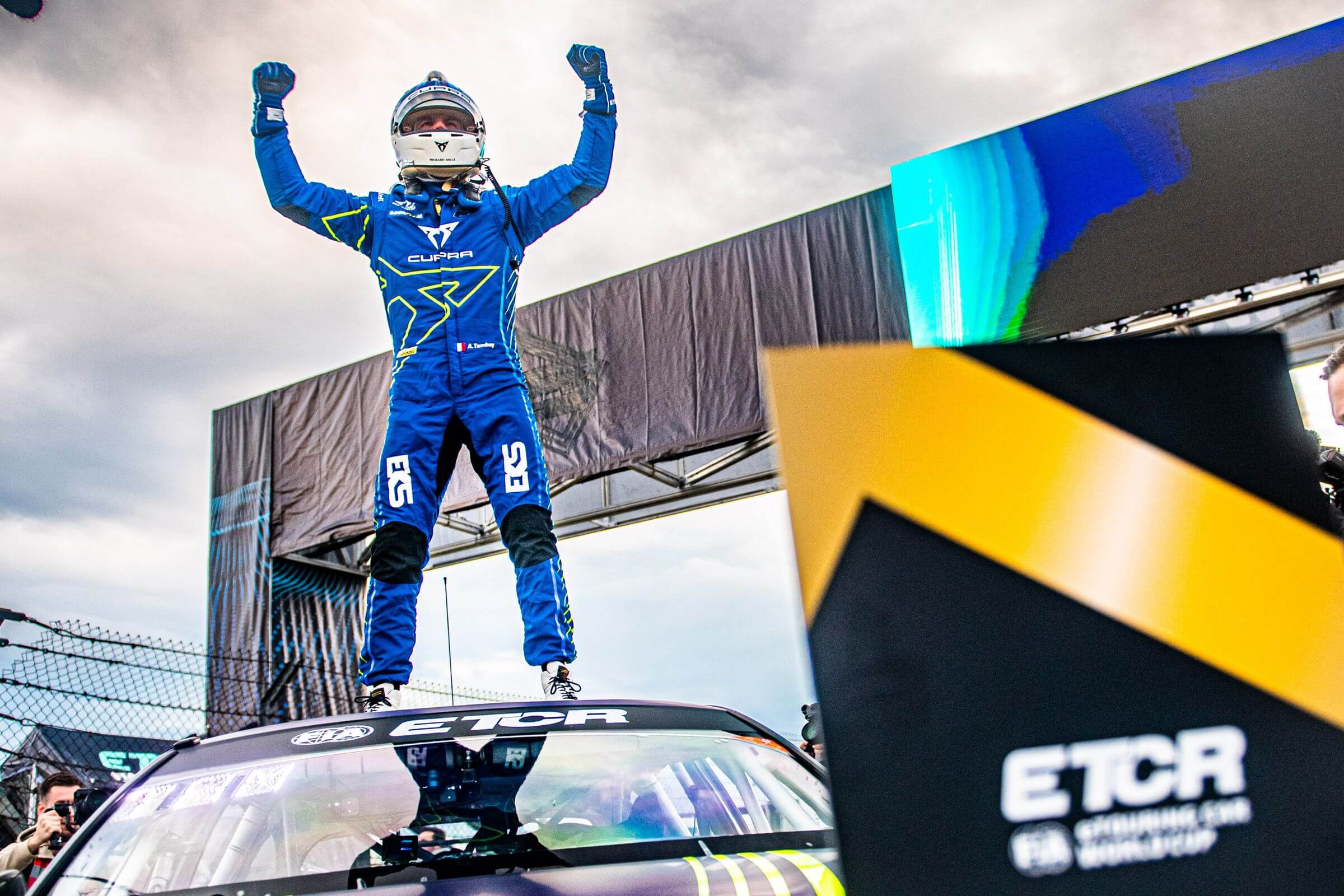 ETCR-Saisonfinale am Sachsenring: Adrien Tambay krönt sich zum Champion, Blomqvist "König des Wochenendes"